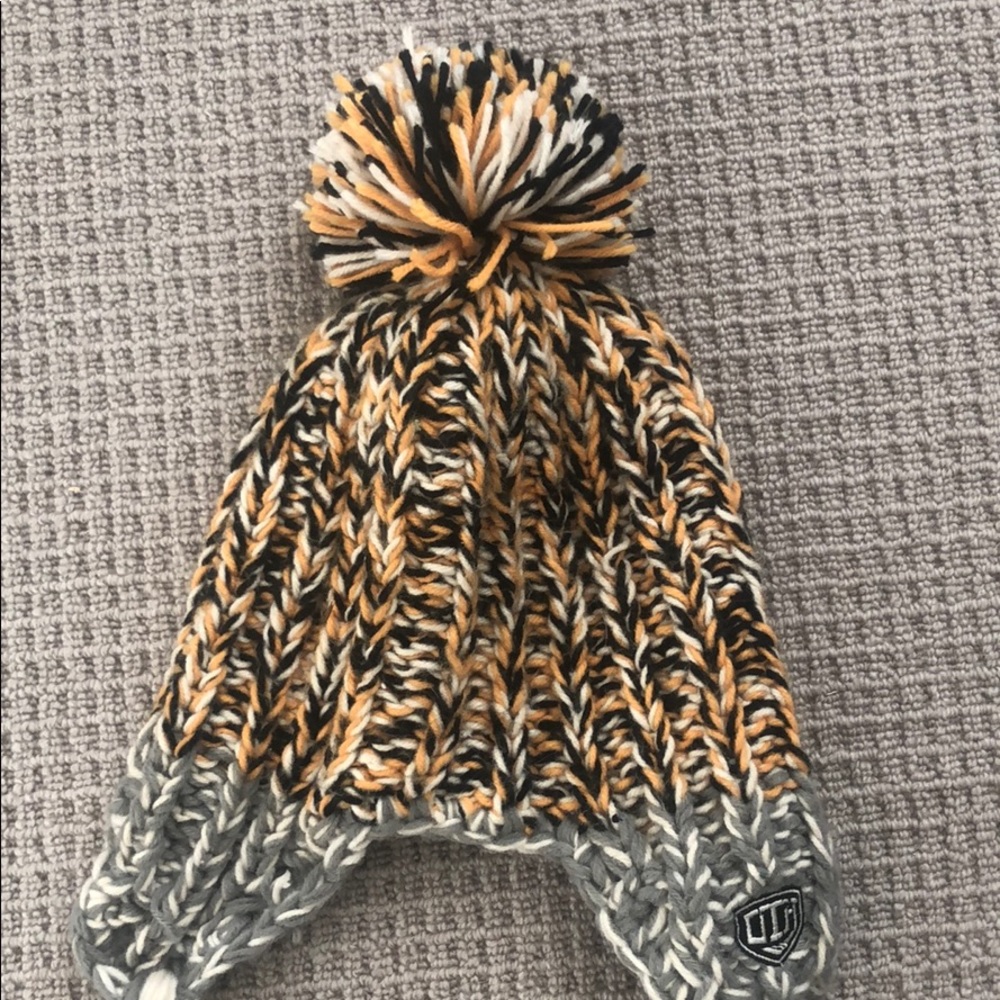 Bruins hat - Picture 3 of 4